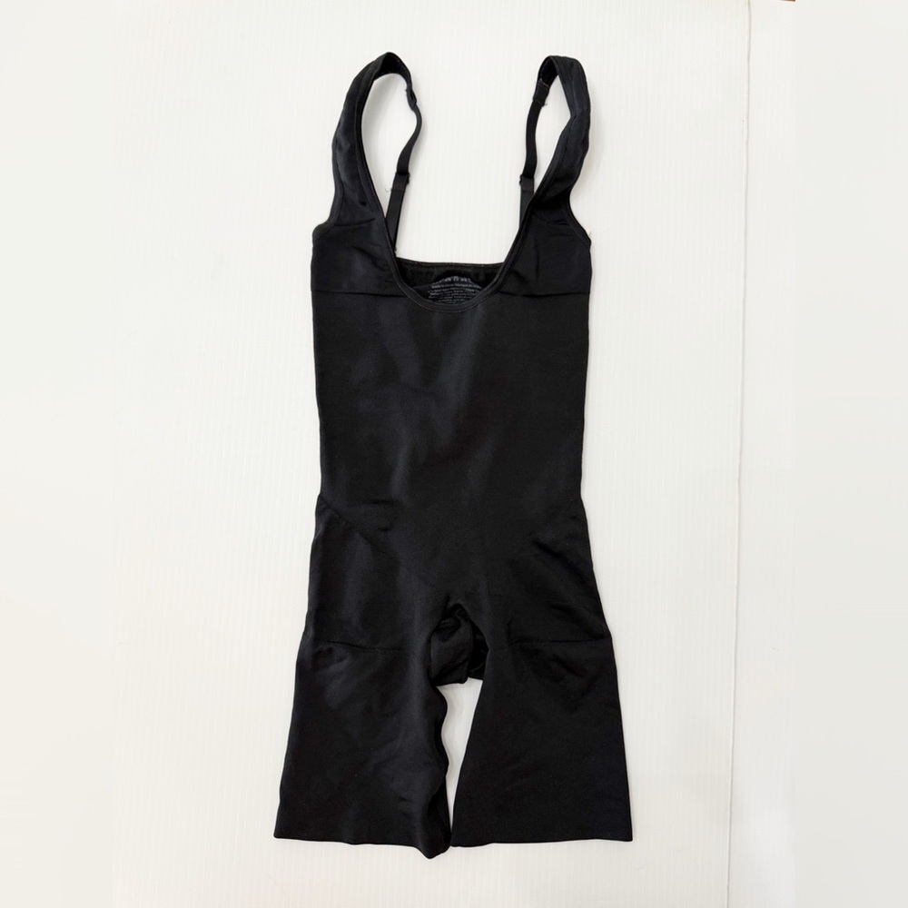 Spanx Red Hot Mid Thigh Bodysuit Shapewear - S